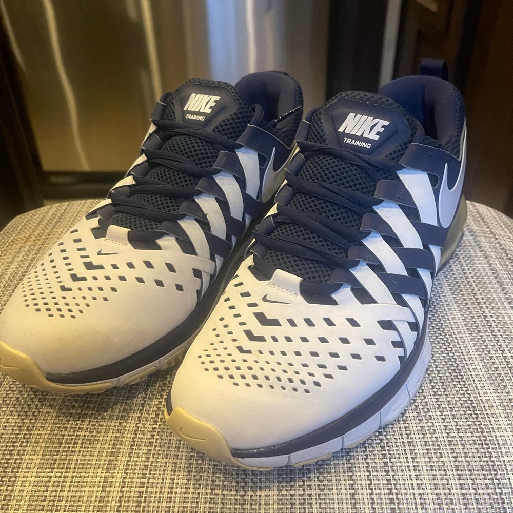 Men’s sz. 9 Nike Fingertrap Maxx